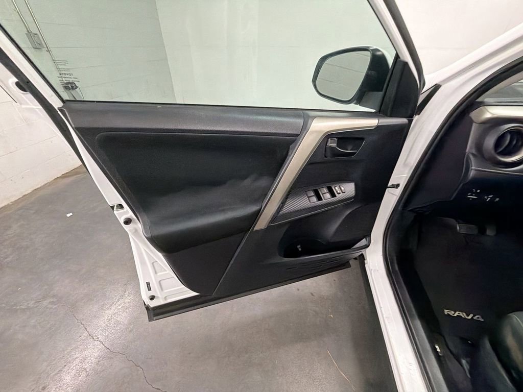 Used 2013 Toyota RAV4 XLE FWD image 19
