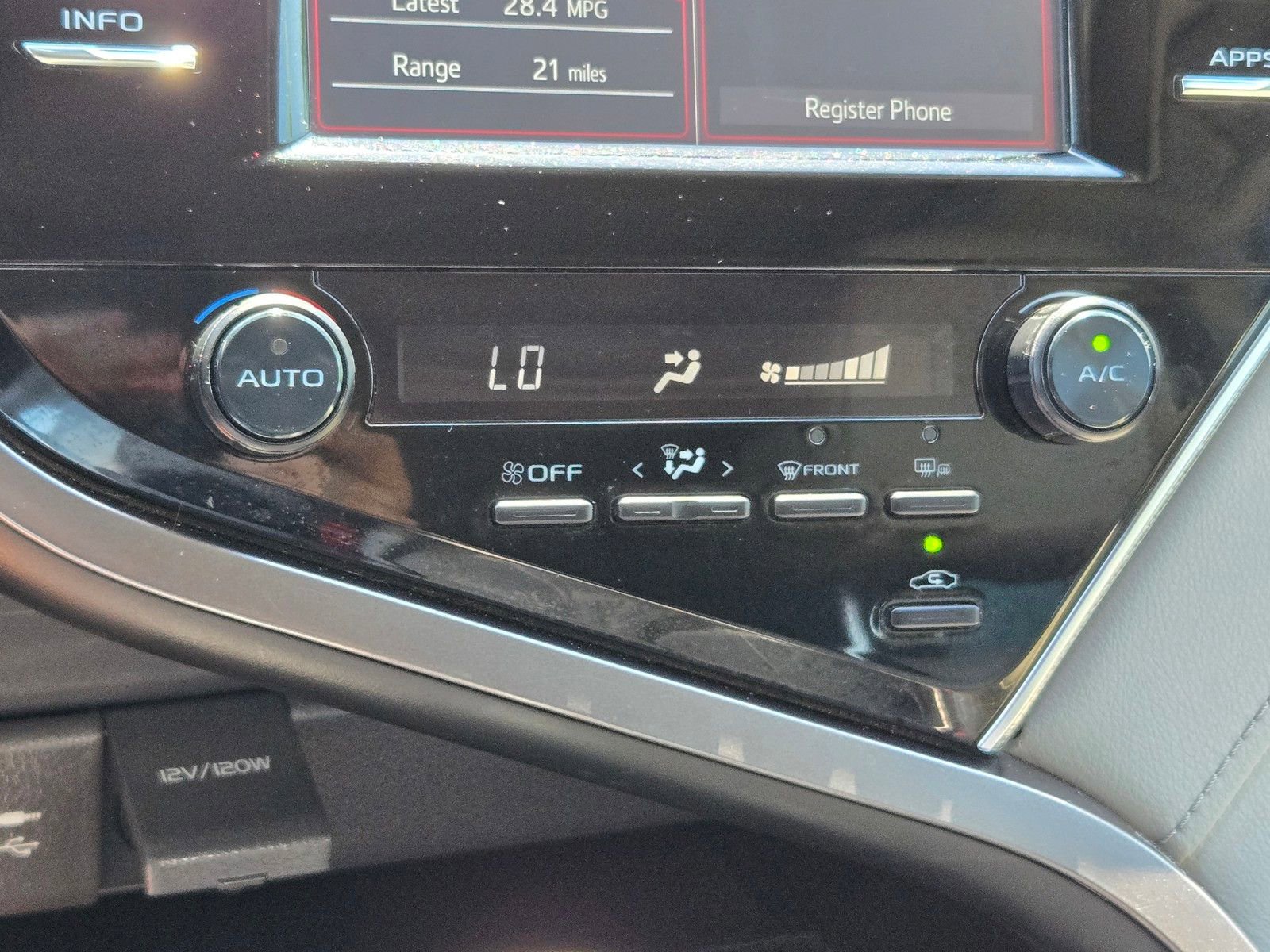 Used 2018 Toyota Camry SE w/ Moonroof Package FWD image 26