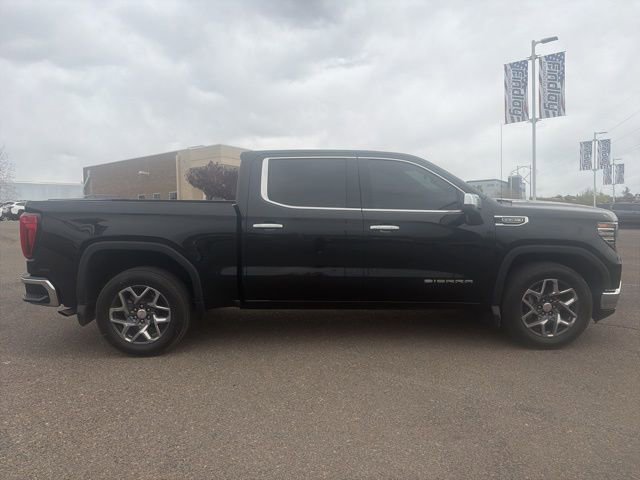 Used 2024 GMC Sierra 1500 SLT image 2