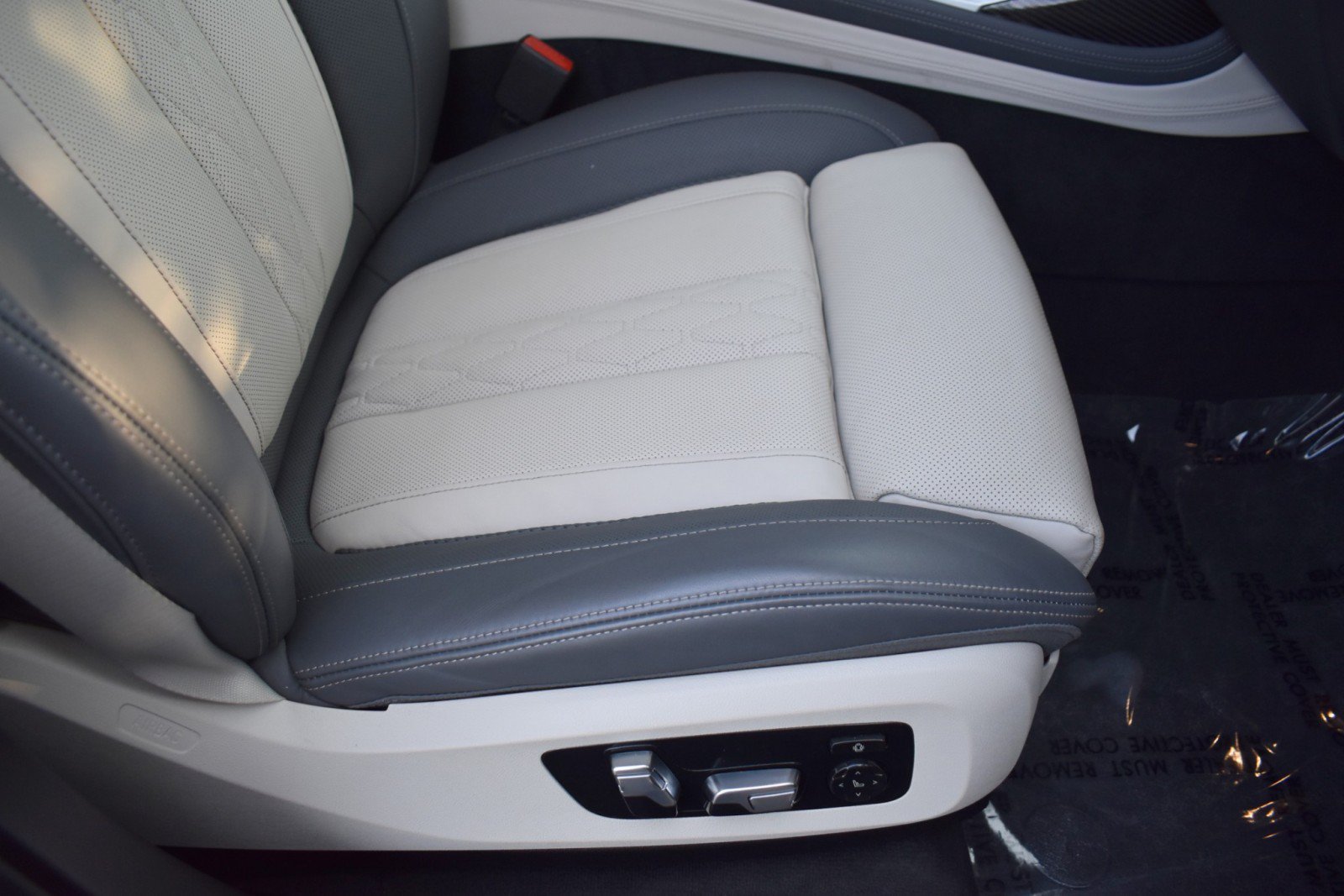 Used 2023 BMW X7 M60i AWD/4WD image 53