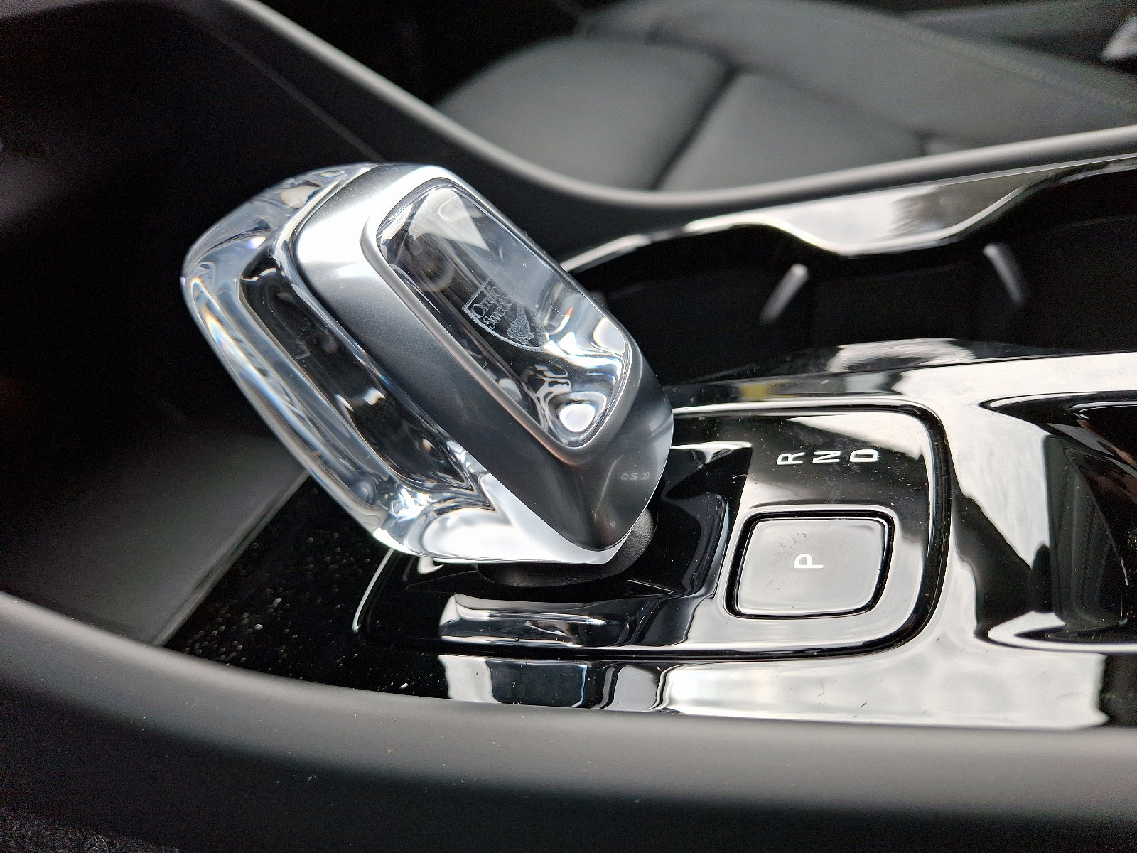 Used 2025 Volvo XC40 B5 Ultra w/ Climate Package image 11