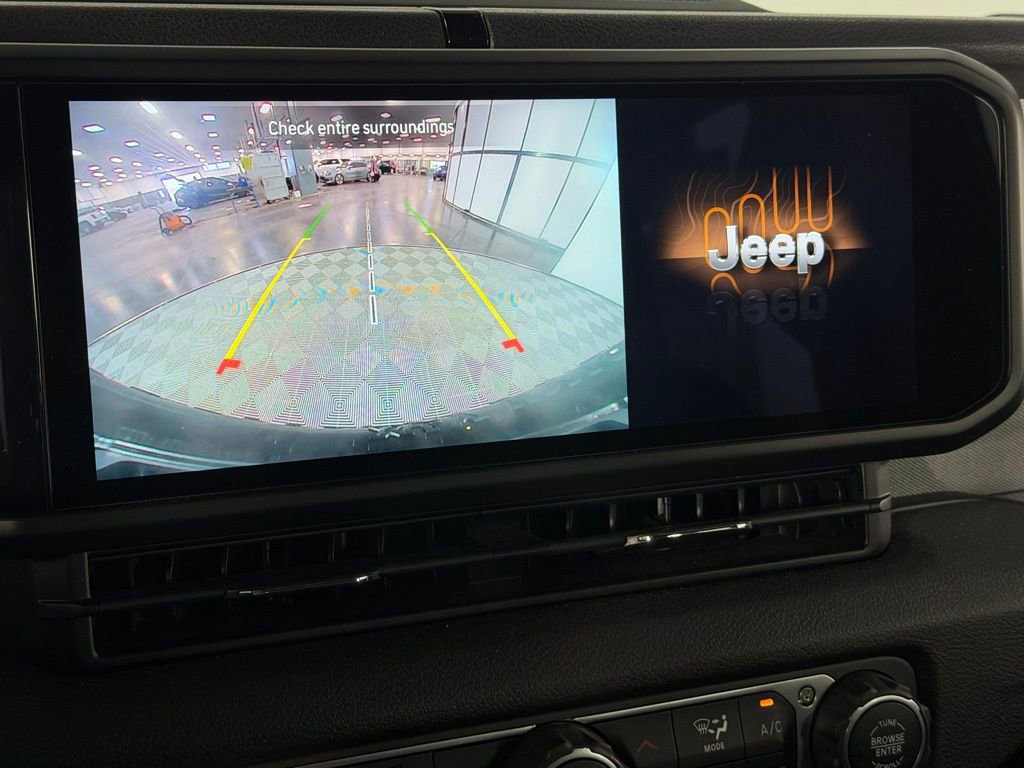 Used 2024 Jeep Wrangler Unlimited w/ Convenience Group image 19