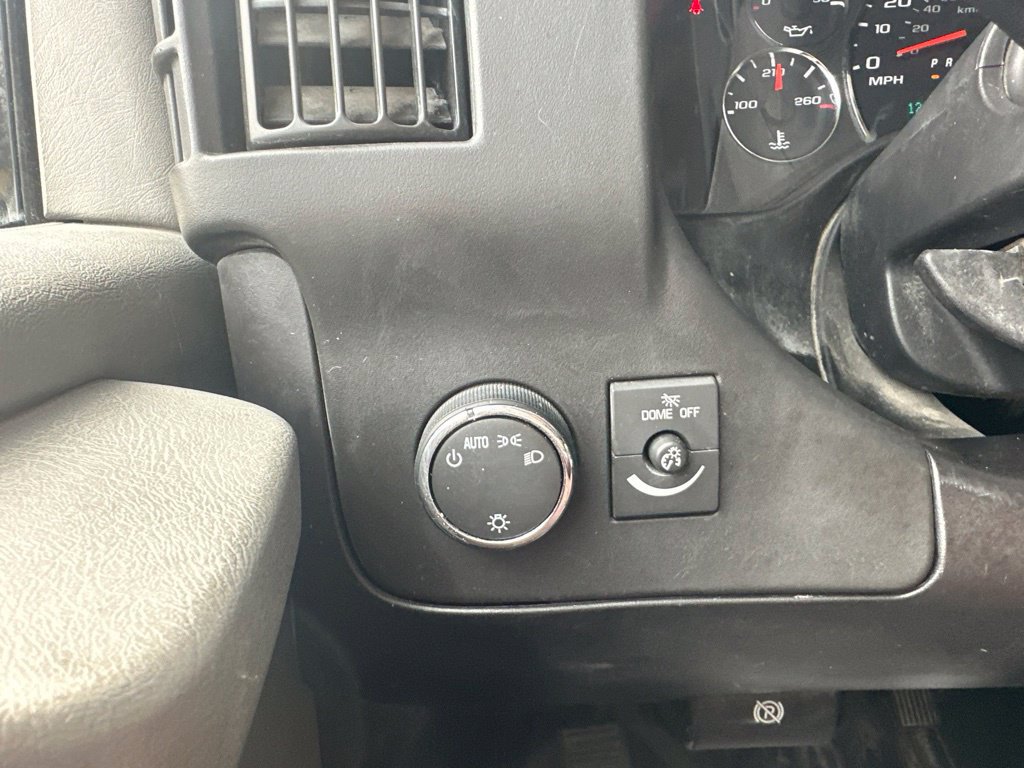 Used 2011 Chevrolet Express 3500 RWD image 30