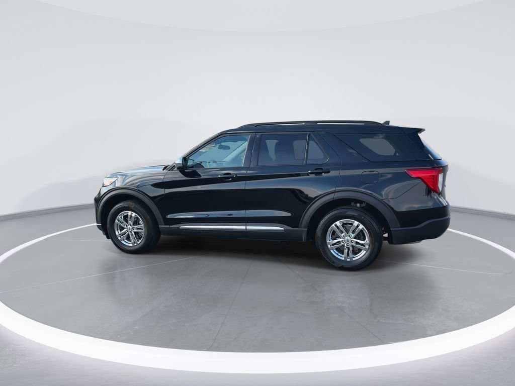 Used 2023 Ford Explorer XLT w/ Equipment Group 202A AWD/4WD image 8