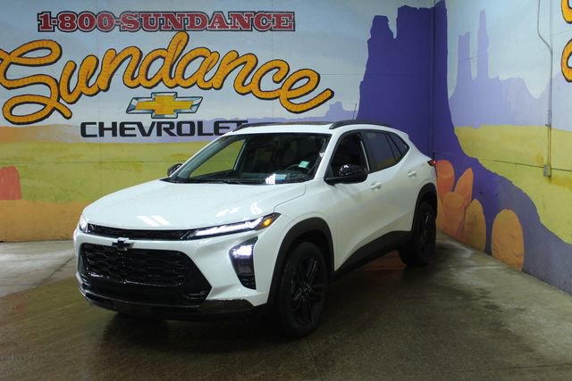 Used 2025 Chevrolet Trax ACTIV w/ Sunroof Package FWD image 2