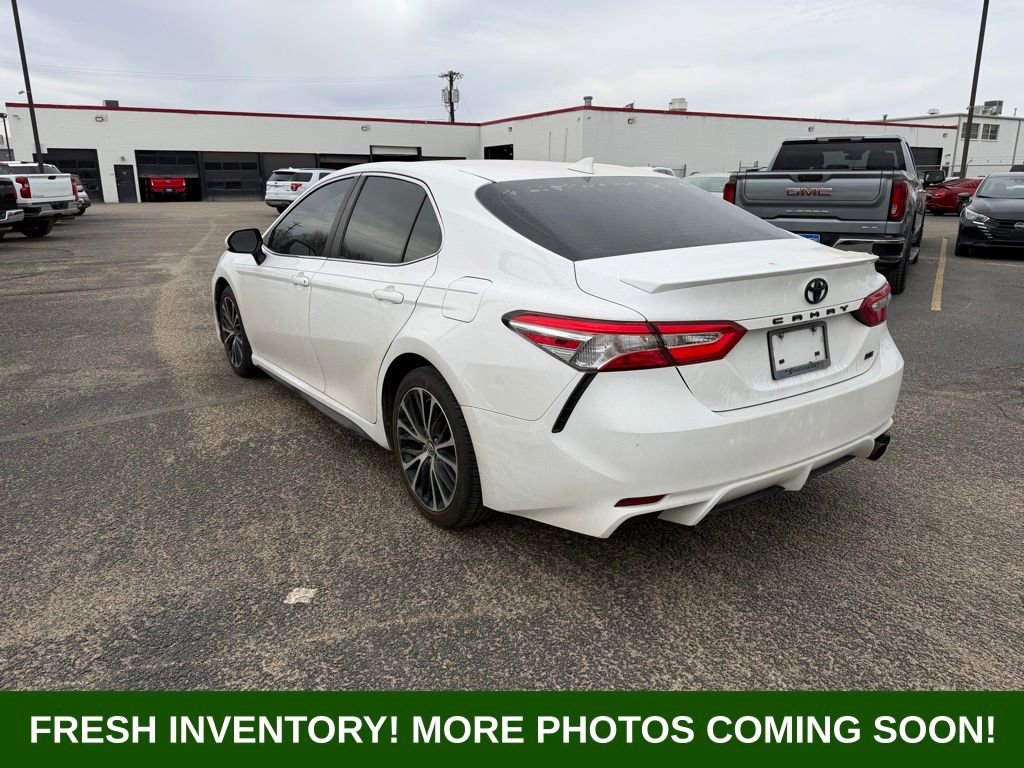 Used 2020 Toyota Camry SE image 4