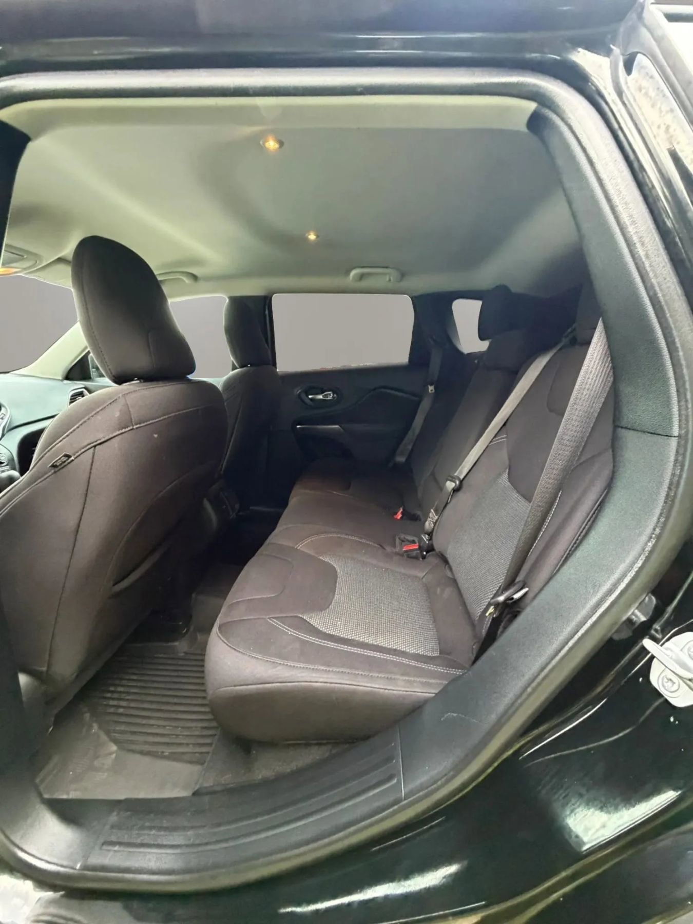 Used 2020 Jeep Cherokee Latitude FWD image 10