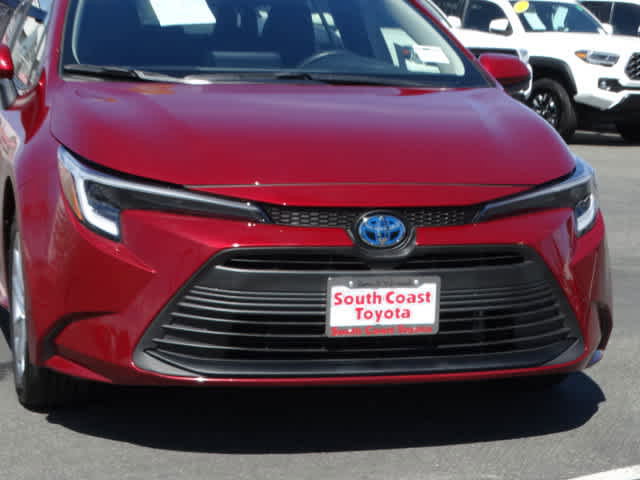Used 2025 Toyota Corolla LE w/ LE Premium Package FWD image 4