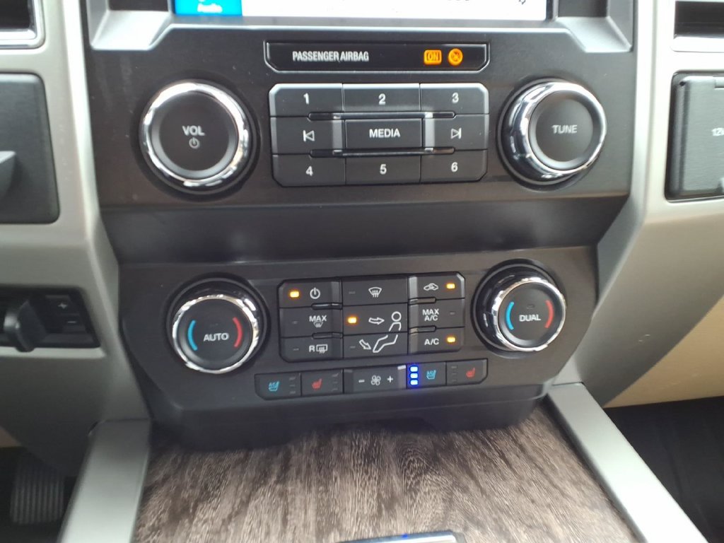 Used 2019 Ford F350 Lariat w/ Chrome Package RWD image 27