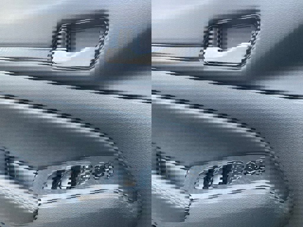 Used 2025 Nissan Altima 2.5 SV image 13