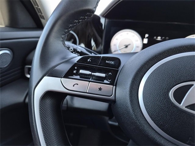 Used 2025 Hyundai Elantra SEL image 25