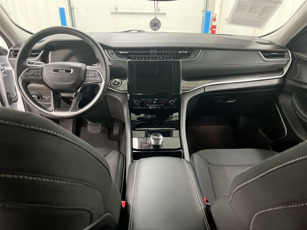 Used 2022 Jeep Grand Cherokee L Laredo w/ Luxury Tech Group I AWD/4WD image 10