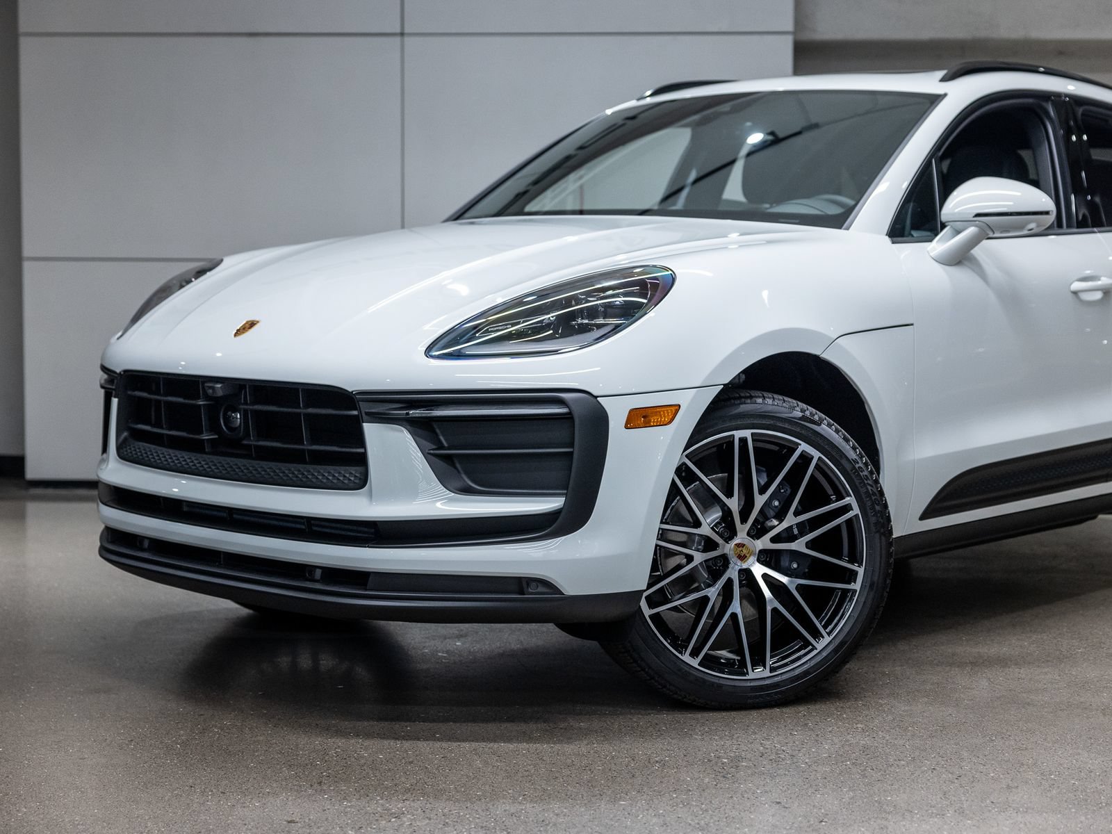 Certified 2026 Porsche Macan AWD/4WD image 17