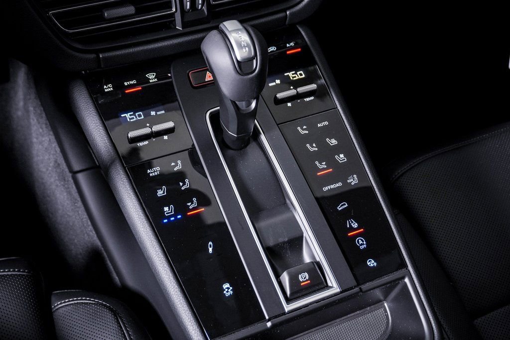 New 2026 Porsche Macan Turbo image 24