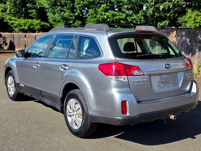 Used 2010 Subaru Outback 2.5i AWD/4WD image 8