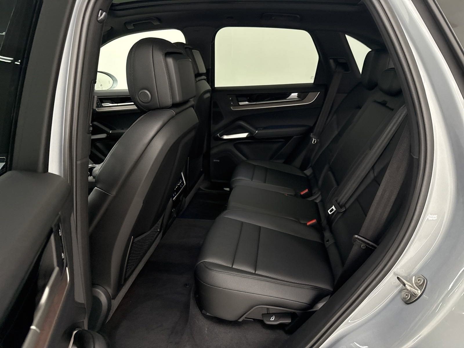 Used 2025 Porsche Cayenne image 13