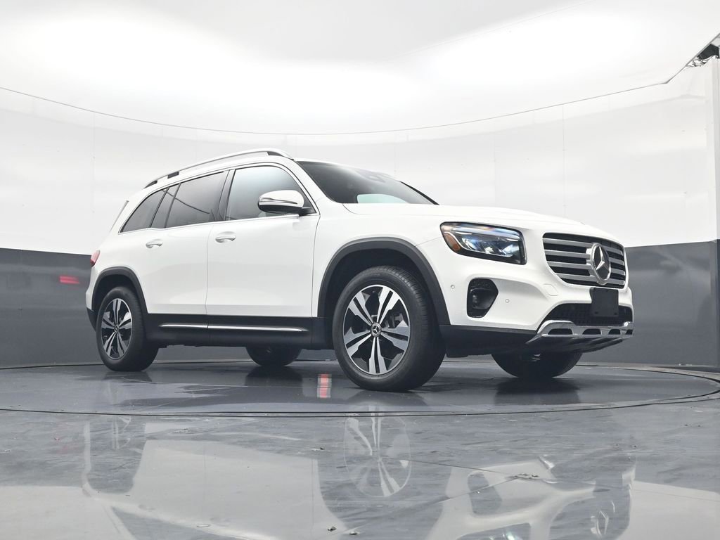 Used 2025 Mercedes-Benz GLB 250 4MATIC image 14