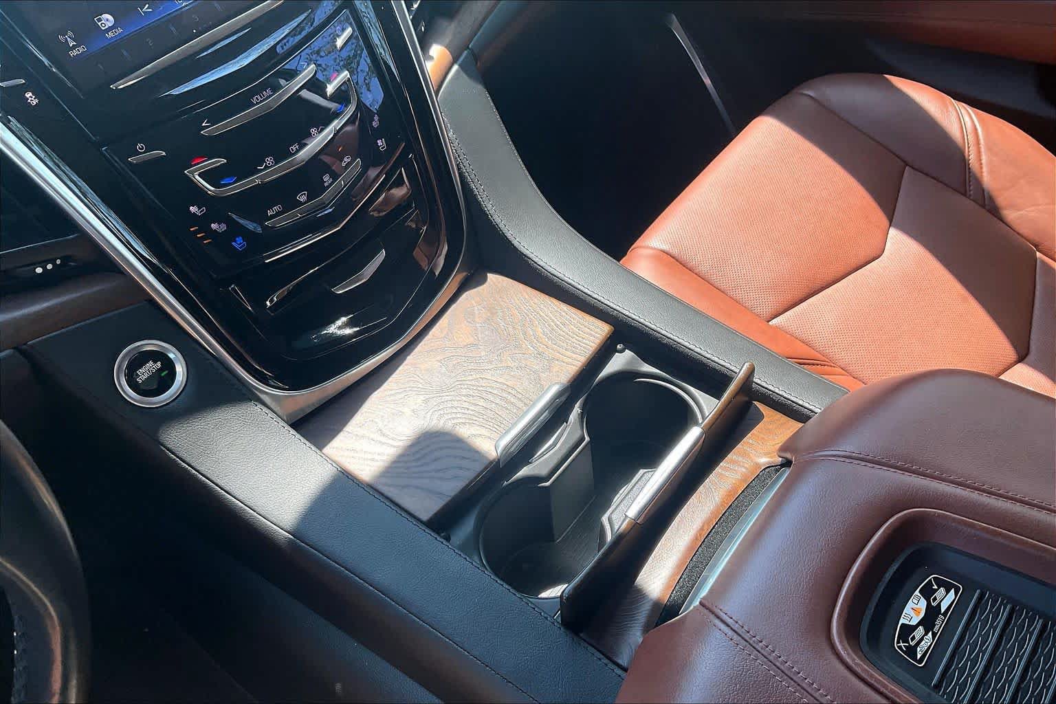 Used 2020 Cadillac Escalade Premium Luxury AWD/4WD image 15