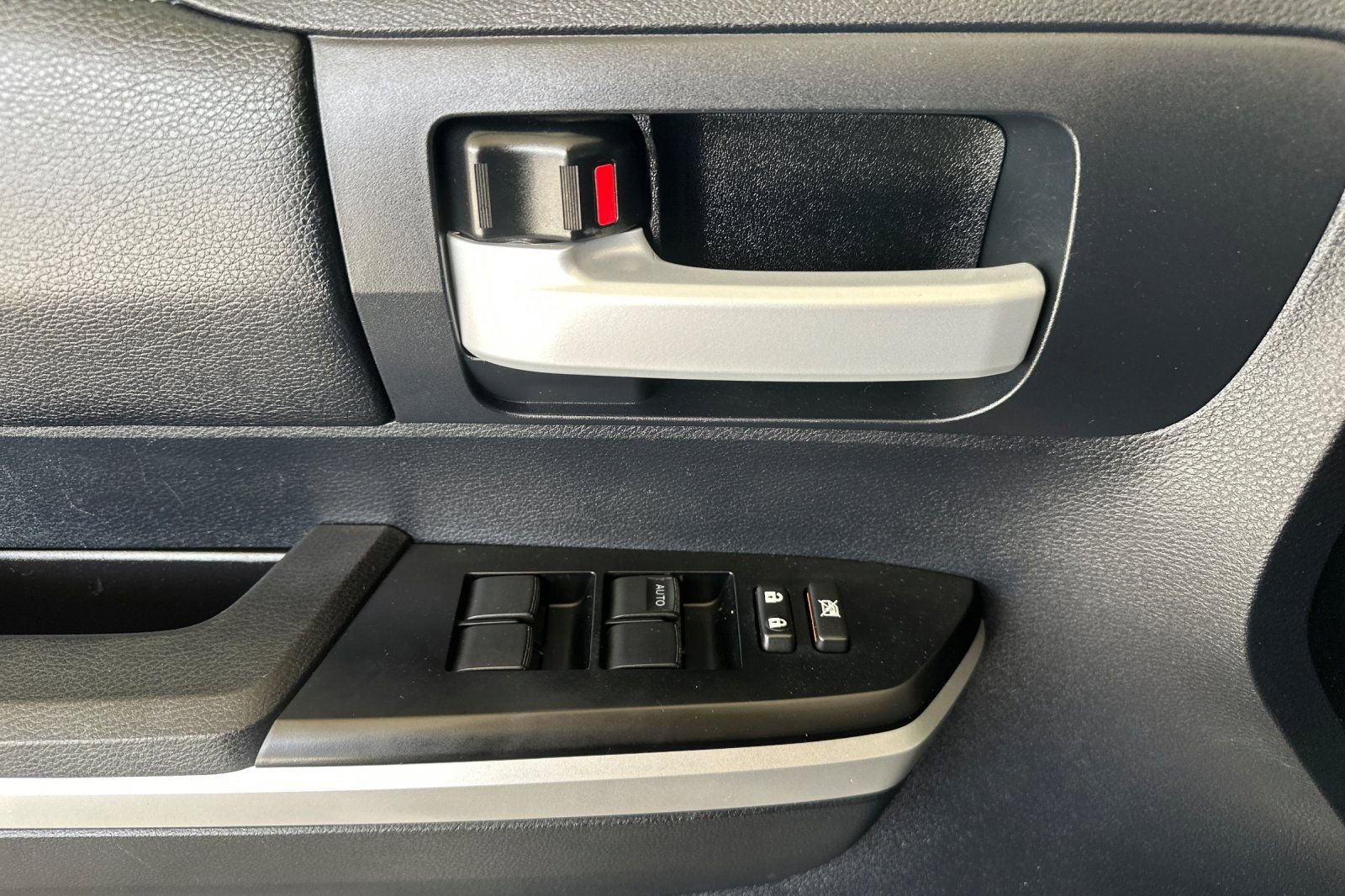 Used 2014 Toyota Tundra SR5 RWD image 11
