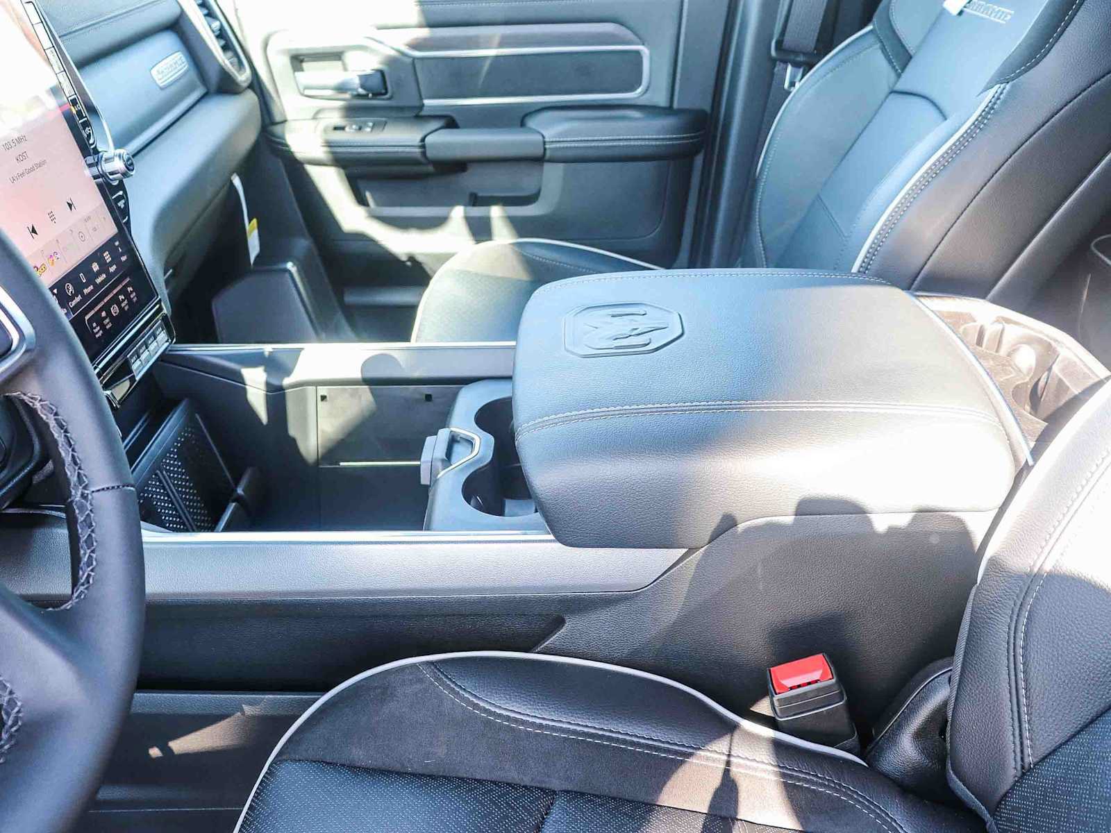 New 2026 RAM 3500 Laramie AWD/4WD image 17