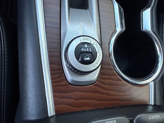Used 2017 Nissan Pathfinder Platinum w/ Family Entertainment Package AWD/4WD image 30