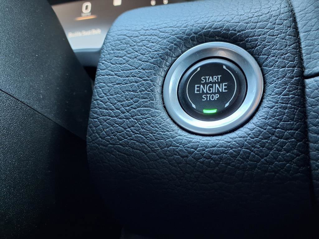 Used 2022 GMC Yukon XL Denali w/ Denali Premium Package image 18