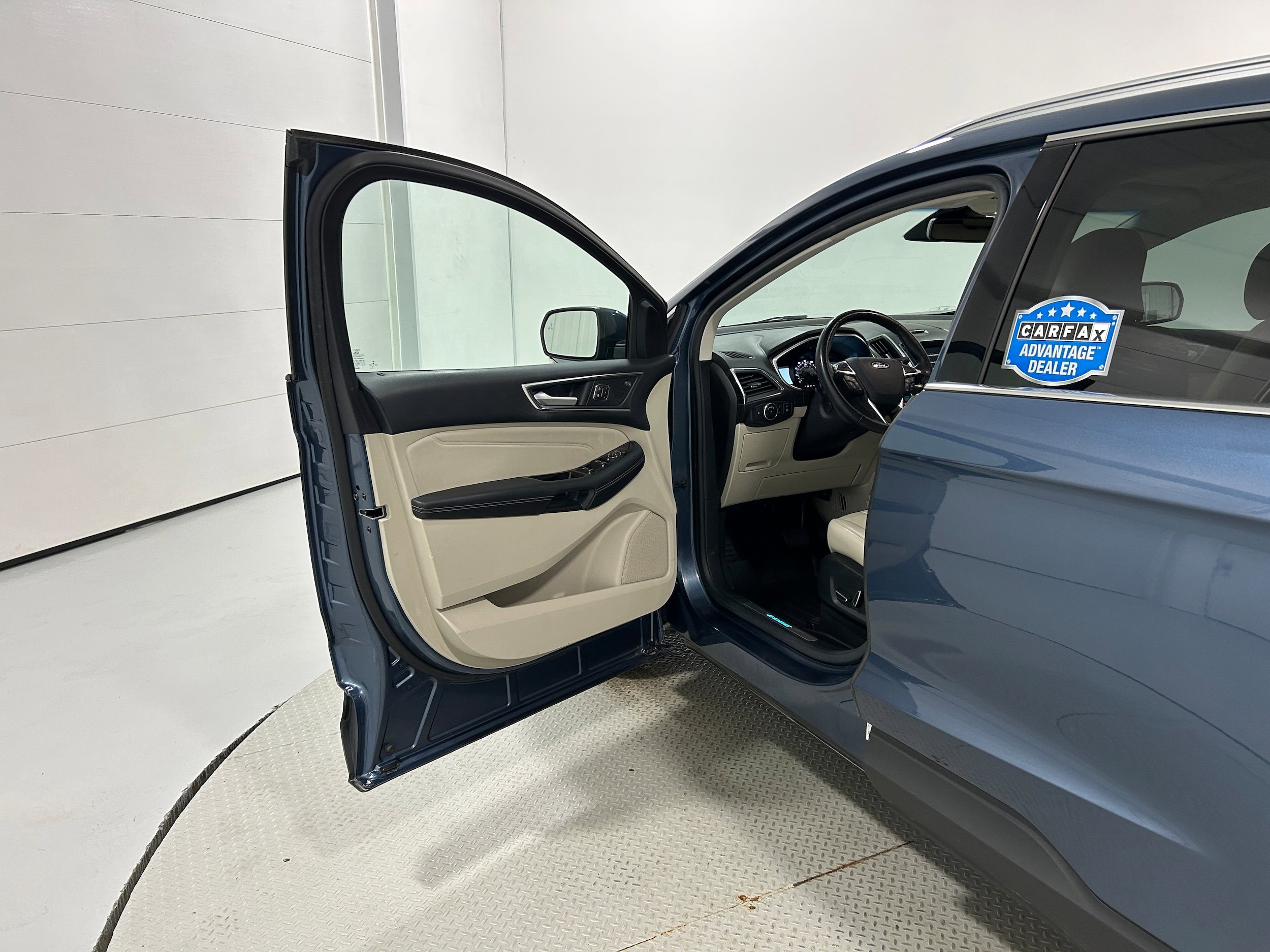 Used 2019 Ford Edge Titanium w/ Cold Weather Package AWD/4WD image 23