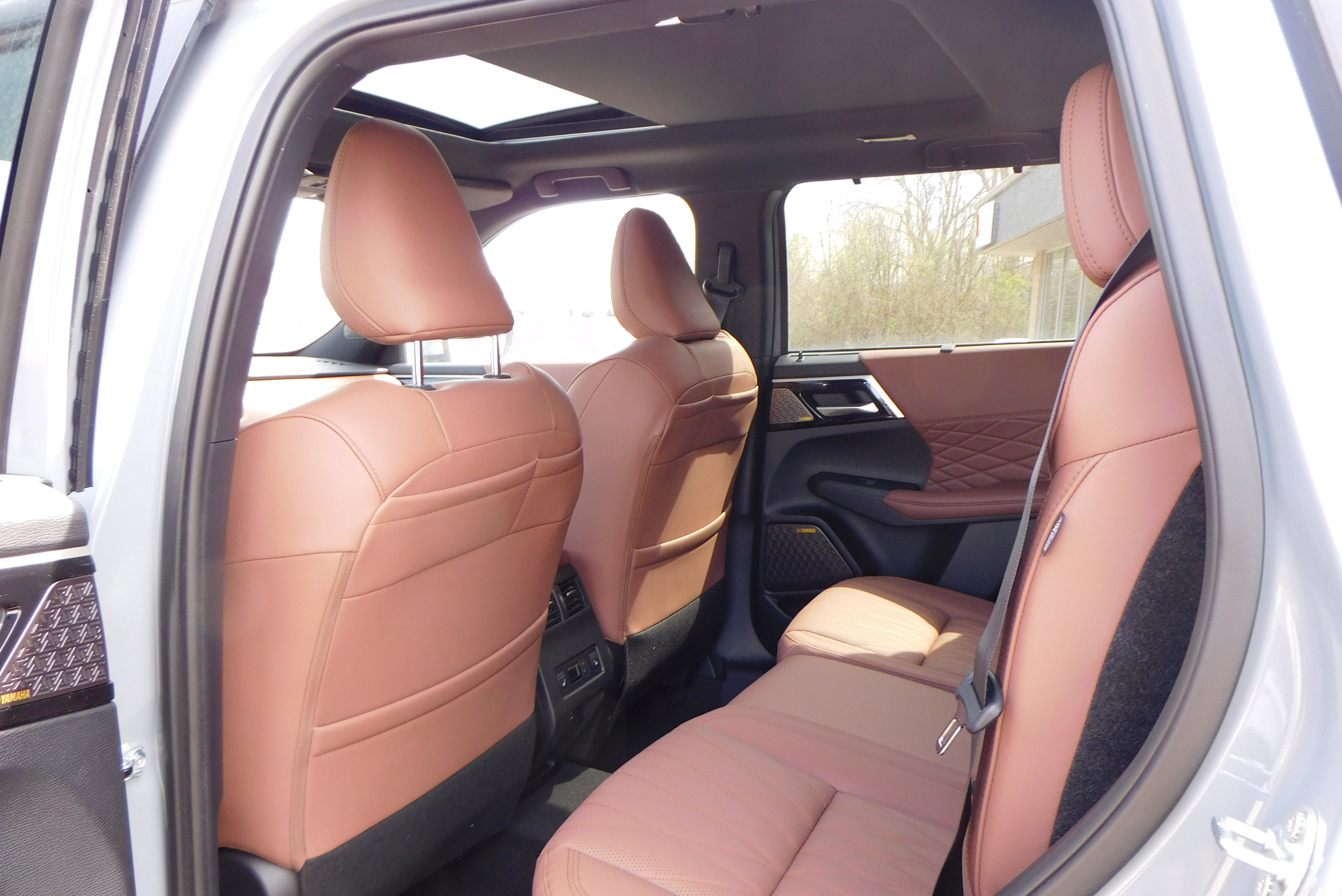 Used 2025 Mitsubishi Outlander SEL image 38