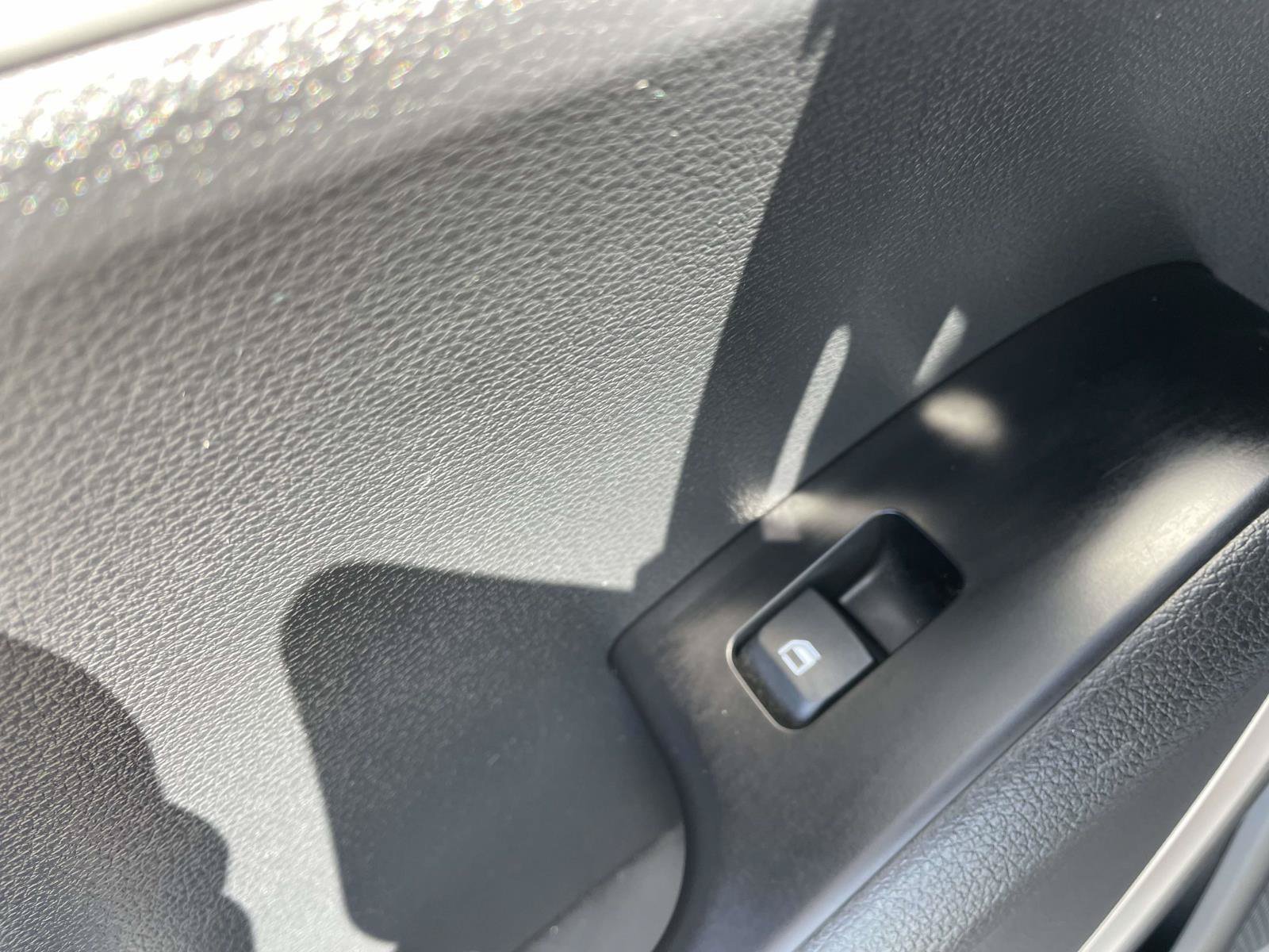 Used 2023 Kia Soul LX w/ LX Technology Package FWD image 13