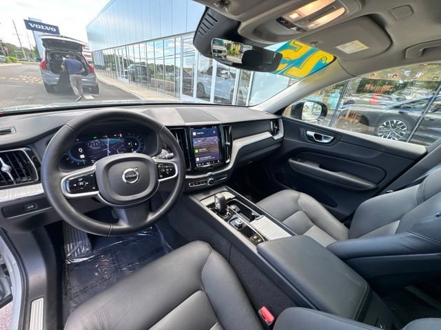 Certified 2025 Volvo XC60 B5 Plus AWD/4WD image 21