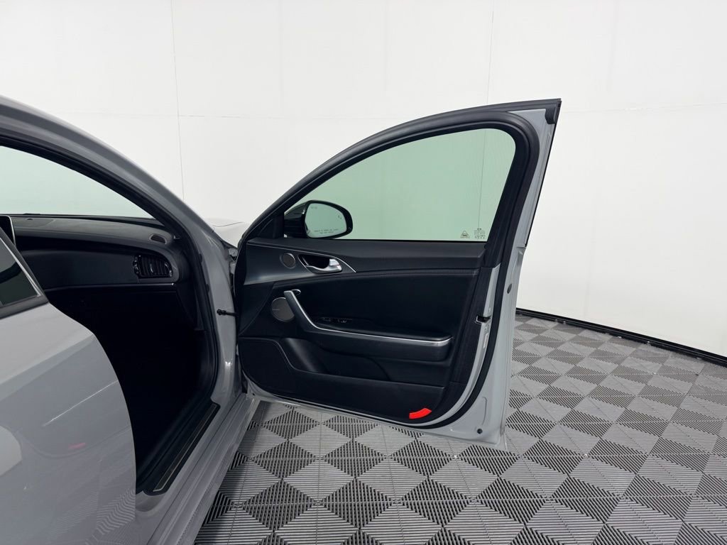 Used 2021 Kia Stinger GT2 image 31