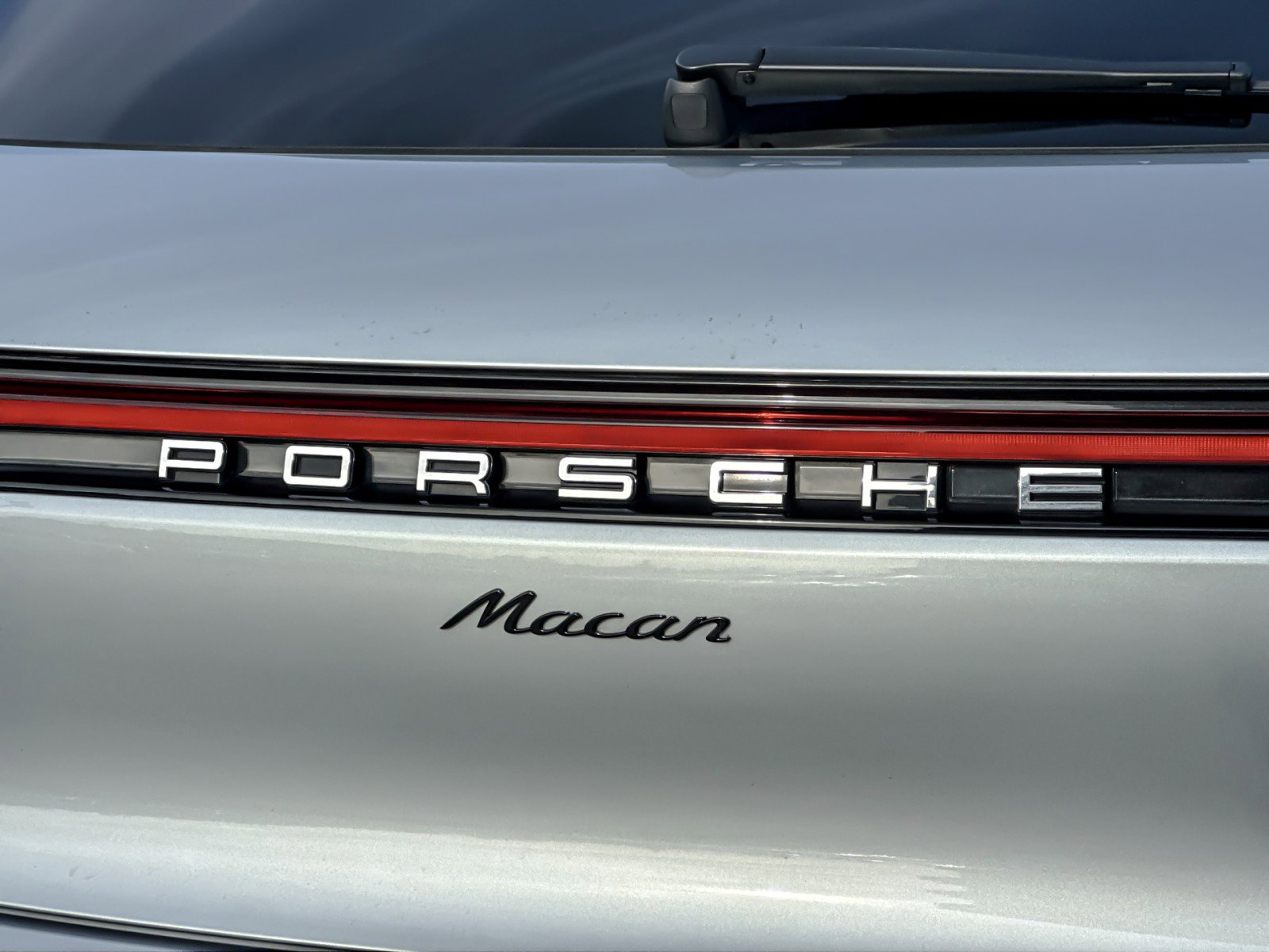 Used 2025 Porsche Macan image 28