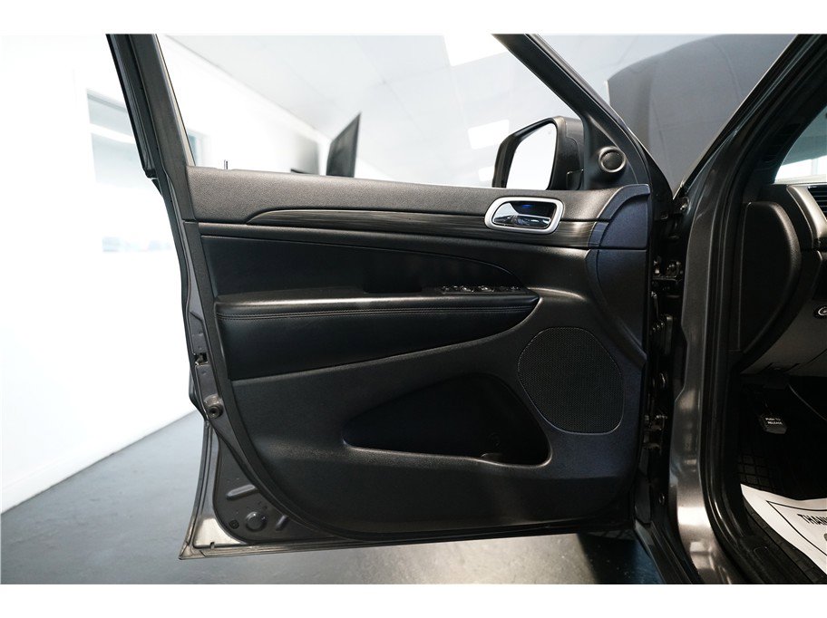 Used 2019 Jeep Grand Cherokee Altitude image 16