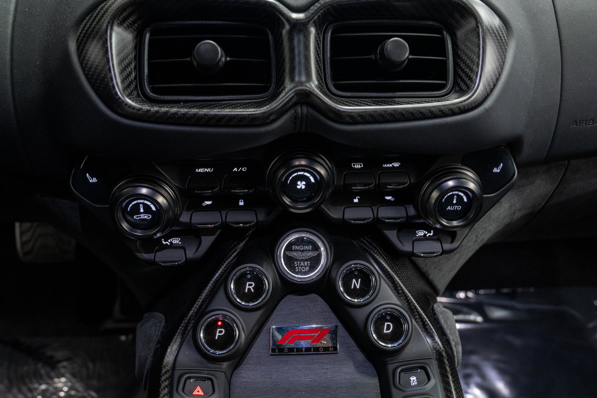 Used 2023 Aston Martin V8 Vantage Coupe RWD image 28