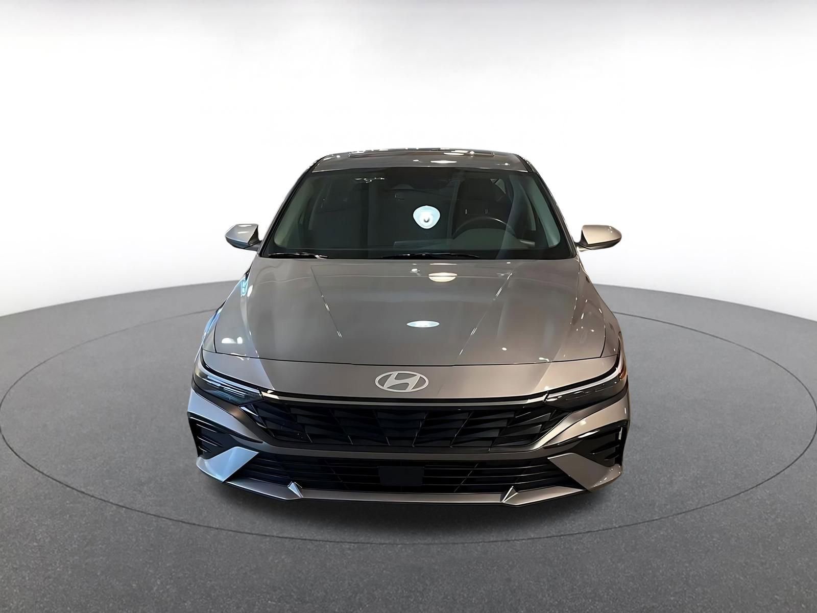 Used 2025 Hyundai Elantra SEL image 4