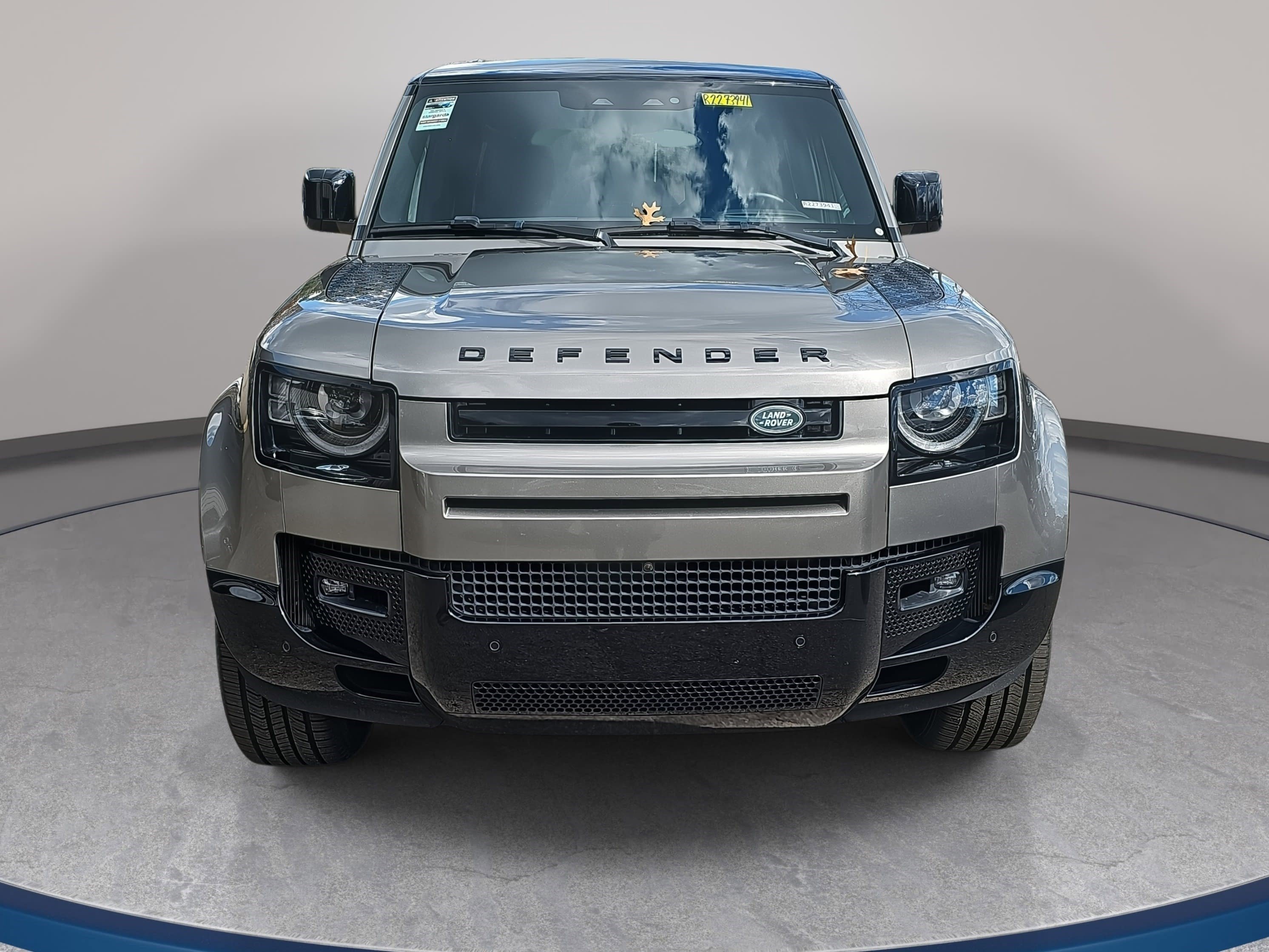 Used 2024 Land Rover Defender 110 X-Dynamic SE image 2