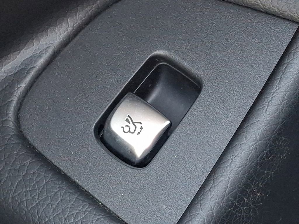 Used 2020 Mercedes-Benz E 350 4MATIC Sedan image 26