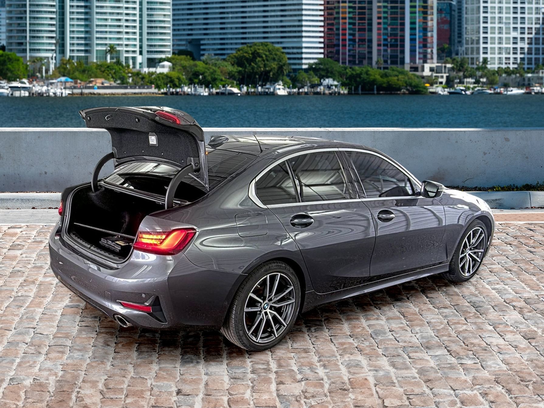 Used 2019 BMW 330i Sedan image 2