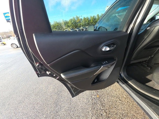 Used 2020 Jeep Cherokee Limited image 26