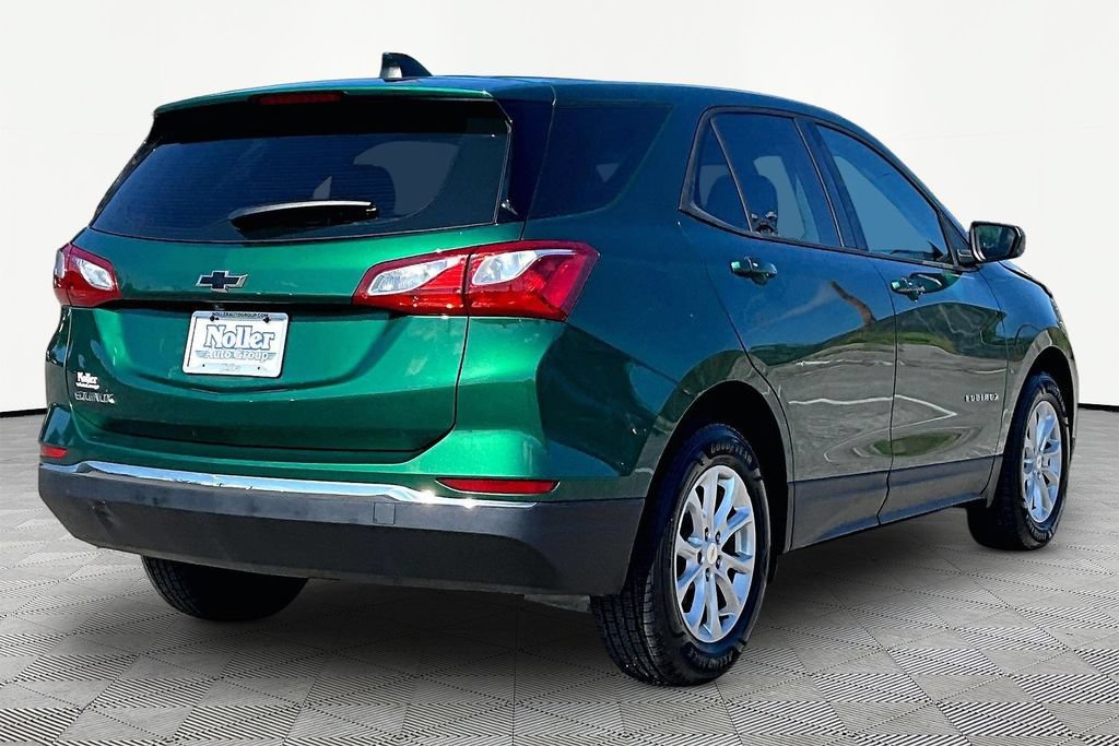 Used 2018 Chevrolet Equinox LS FWD image 2