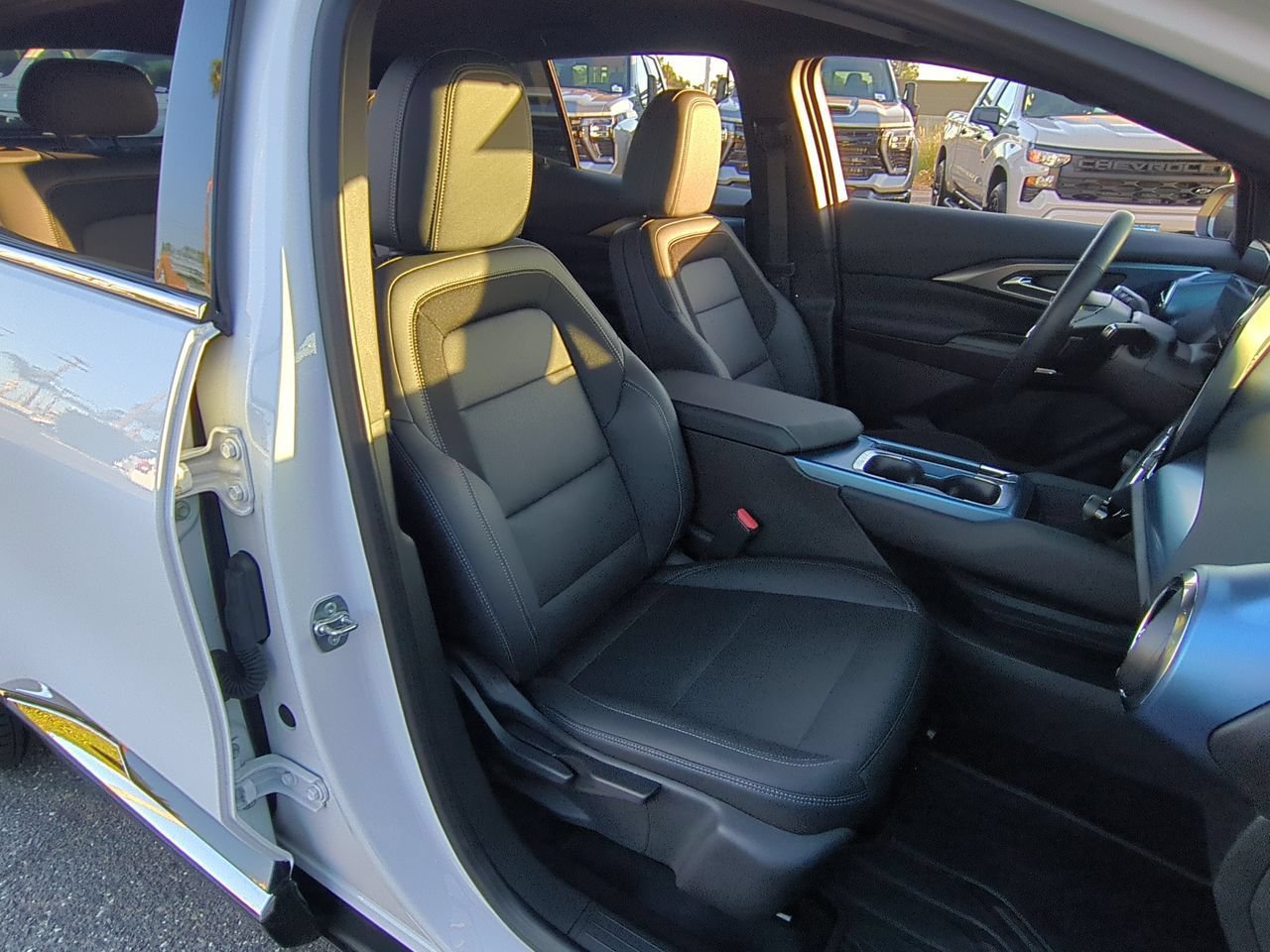 Used 2024 Chevrolet Equinox EV LT w/ LPO, All-Weather Mat Package AWD/4WD image 26