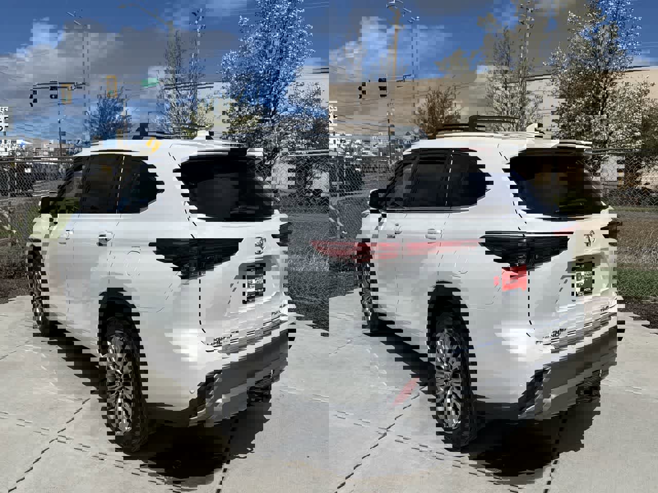 Used 2023 Toyota Highlander Platinum image 5