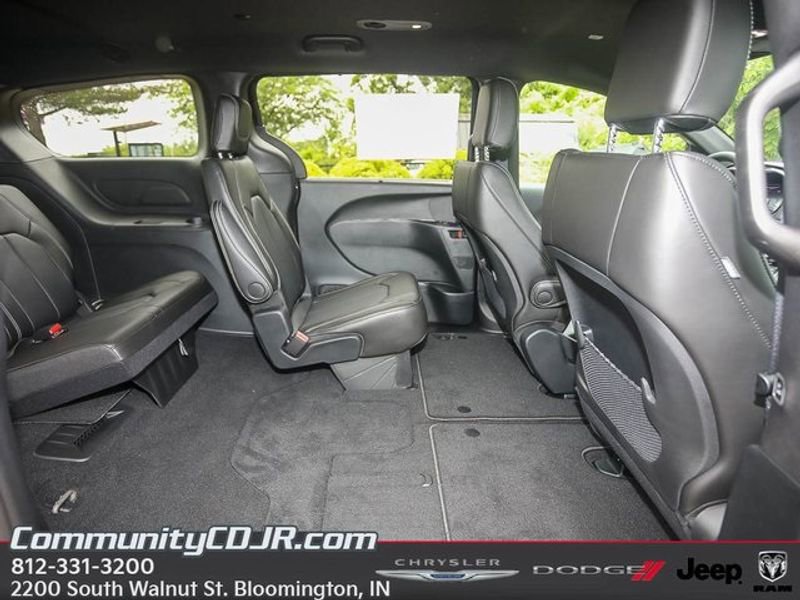 New 2025 Chrysler Voyager LX FWD image 18