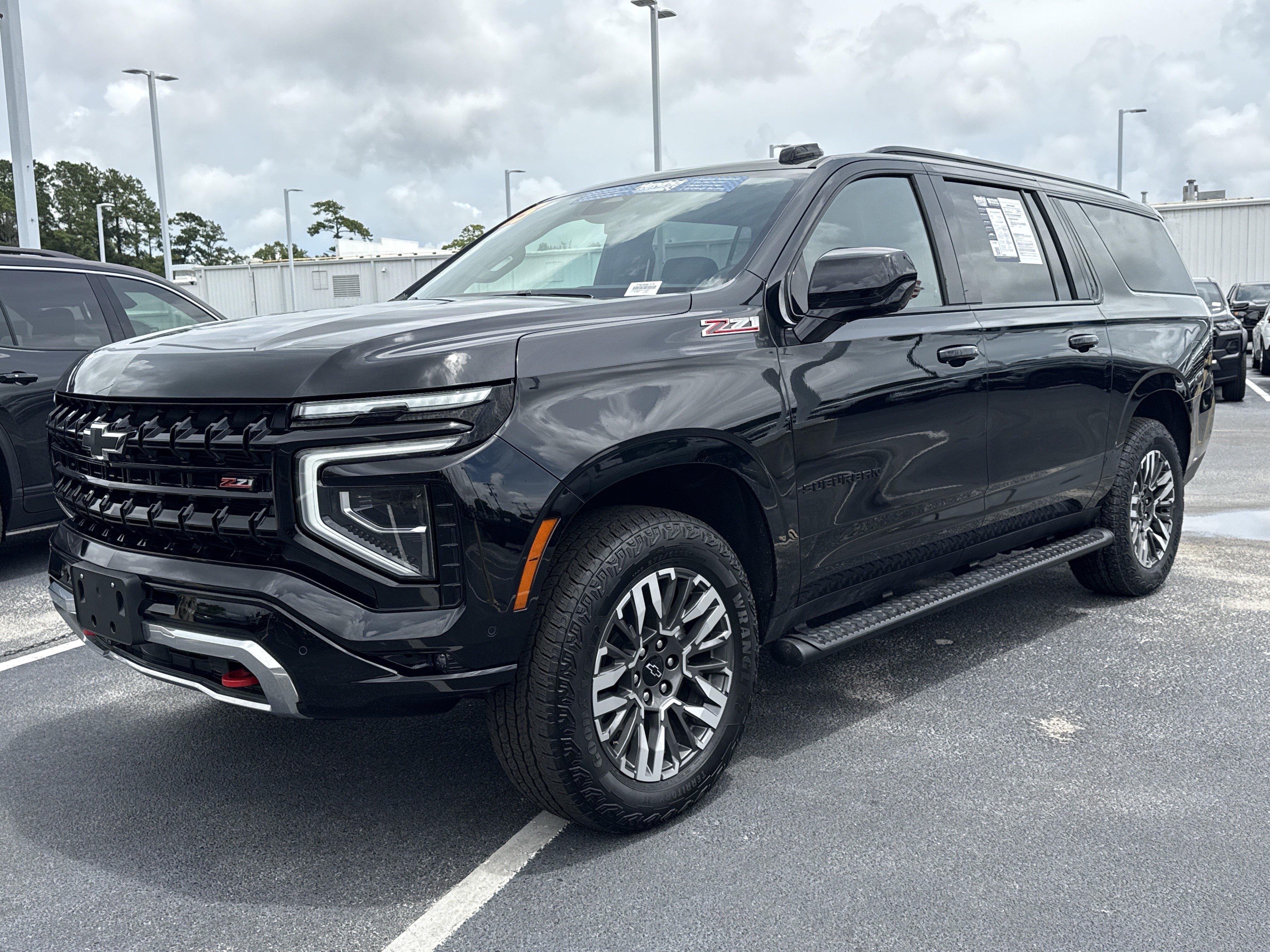 Used 2025 Chevrolet Suburban Z71 AWD/4WD image 9