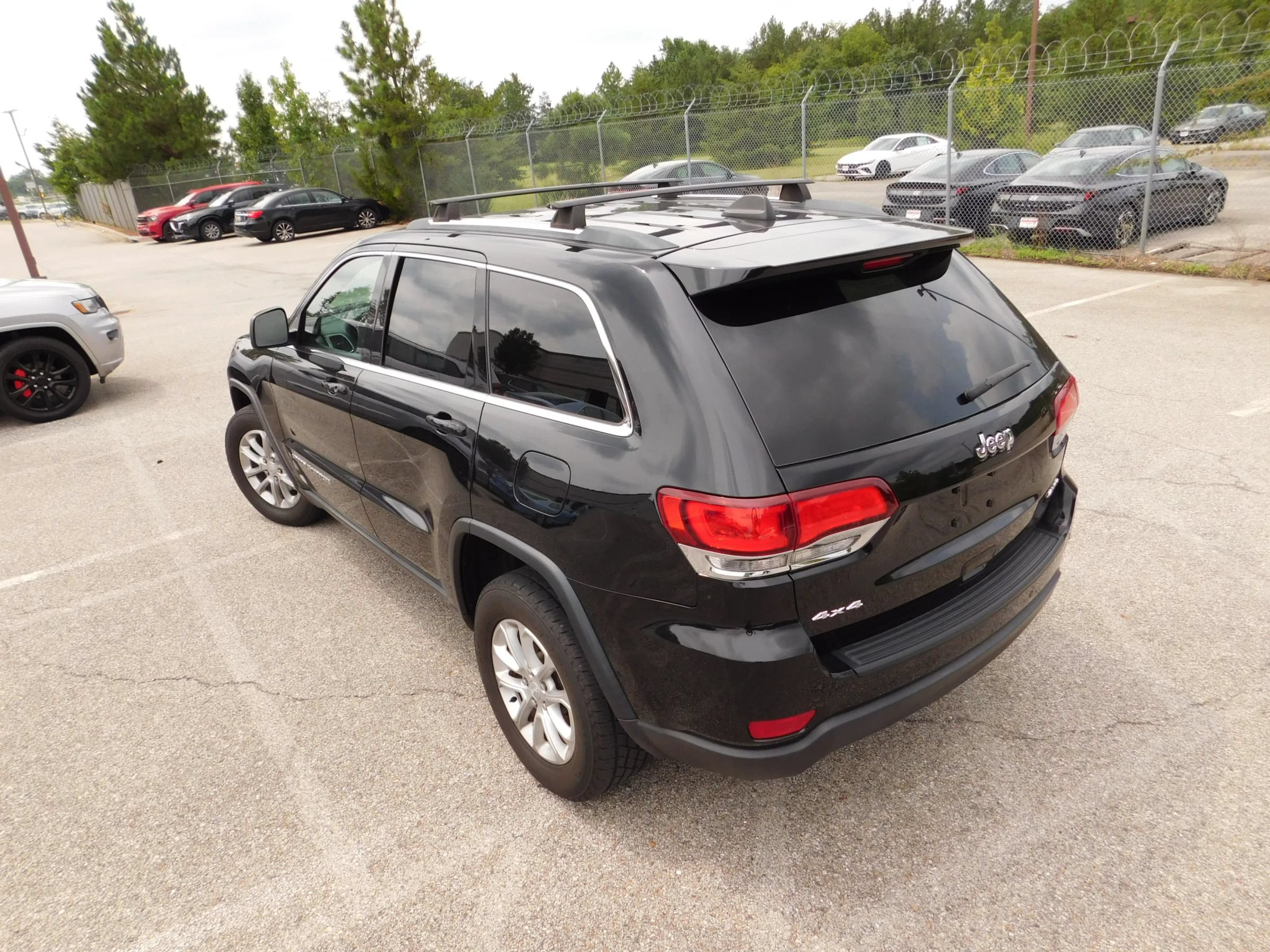 Used 2021 Jeep Grand Cherokee Laredo AWD/4WD image 8