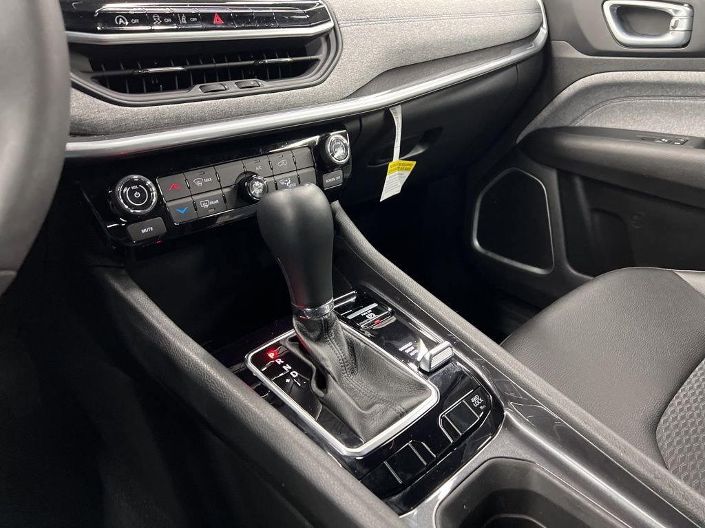 Used 2025 Jeep Compass Latitude image 22