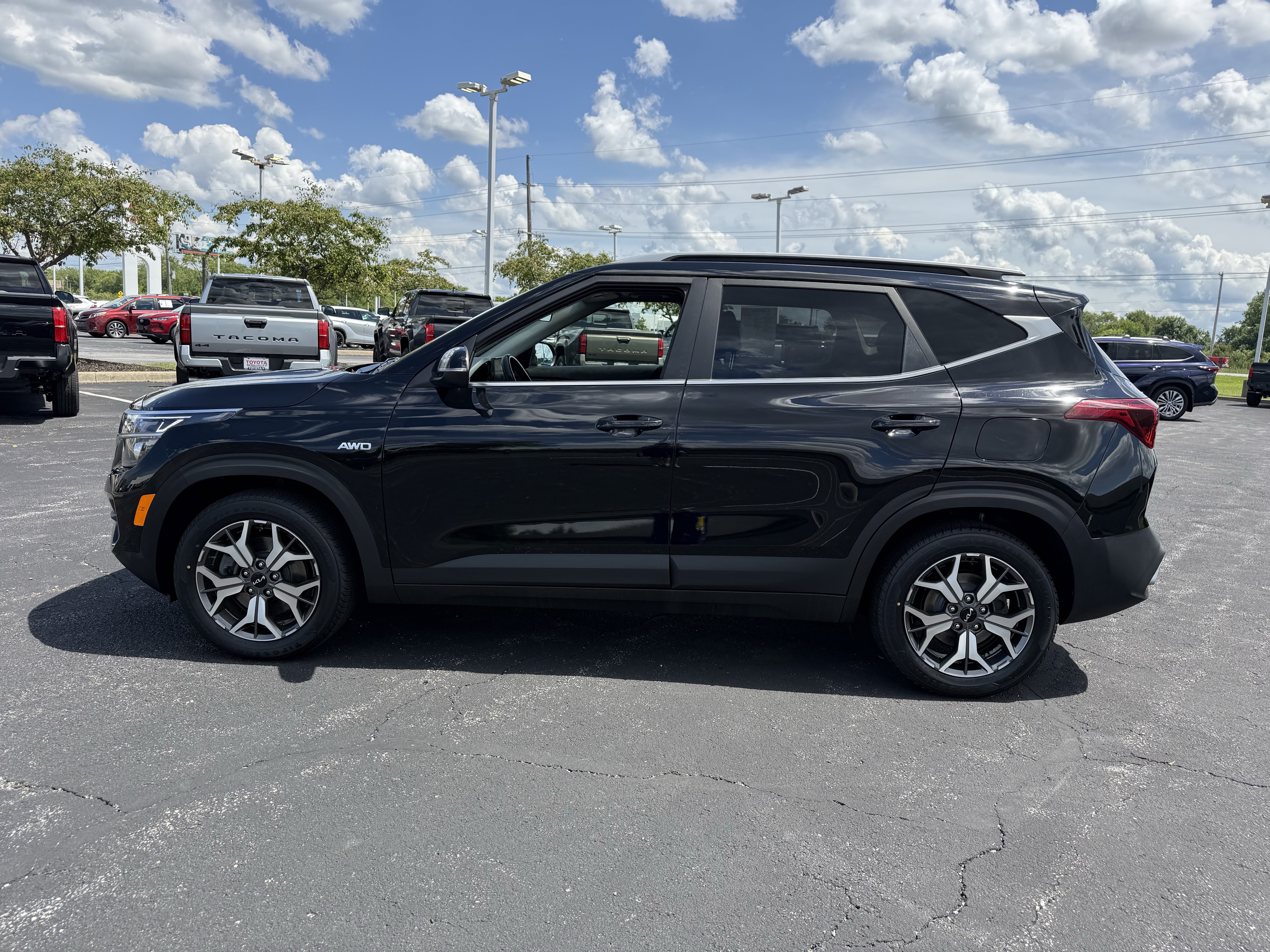 Used 2023 Kia Seltos EX AWD/4WD image 8