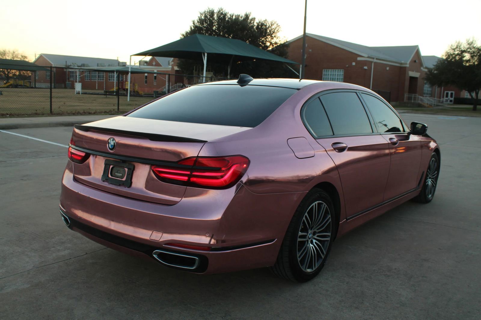 Used 2018 BMW 750i image 10