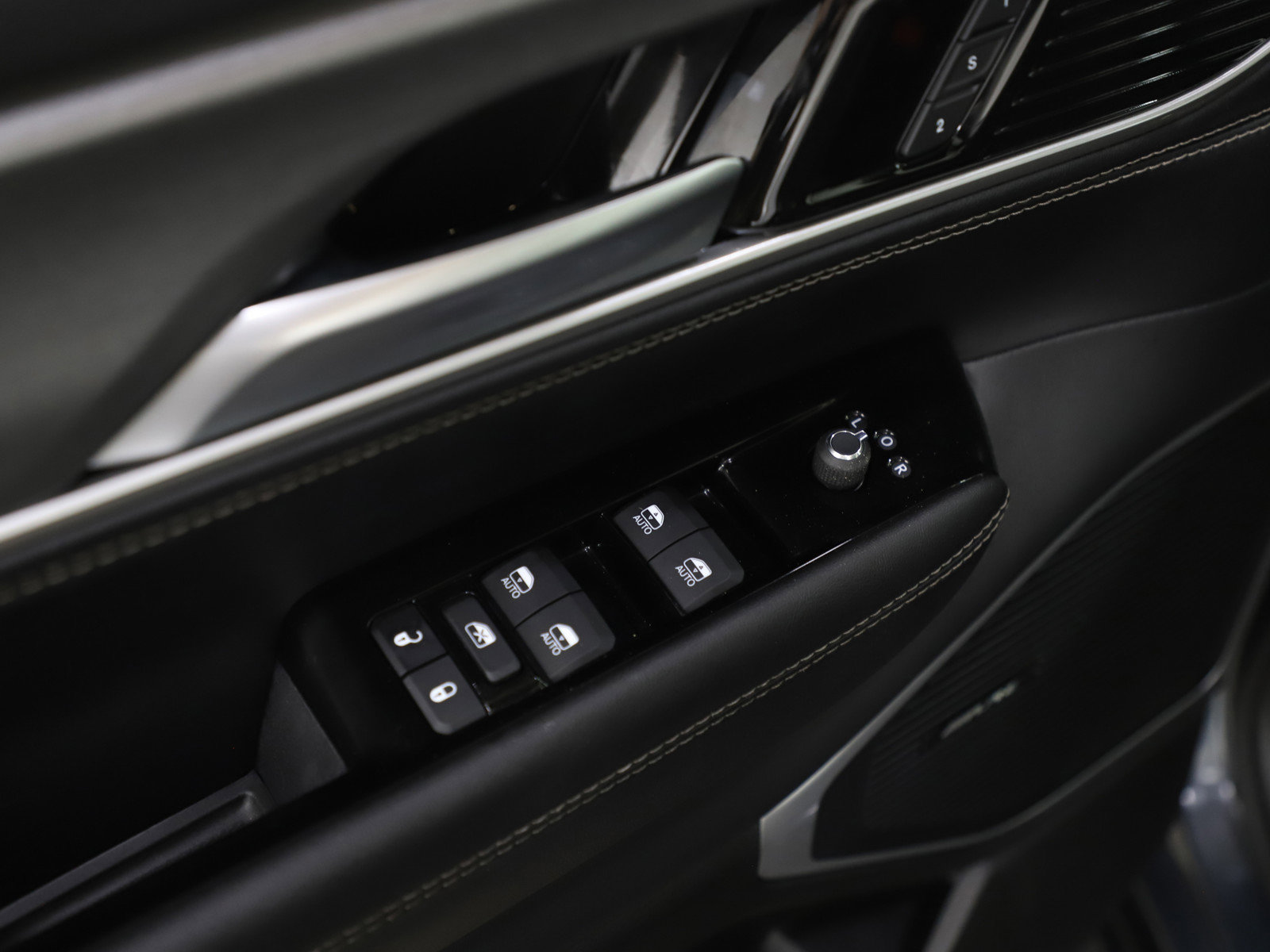 Used 2025 Jeep Wagoneer L Series II w/ Premium Group I AWD/4WD image 23