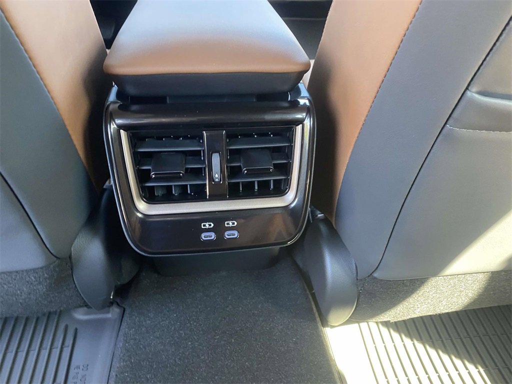 New 2025 Toyota Crown Signia image 14